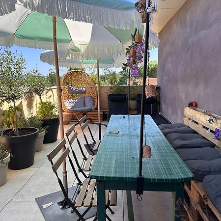 Joli Studio Le Clos D'Aix Avec Grande Terrasse Piscine Et Parking Gratuit Aix-en-Provence Exterior foto